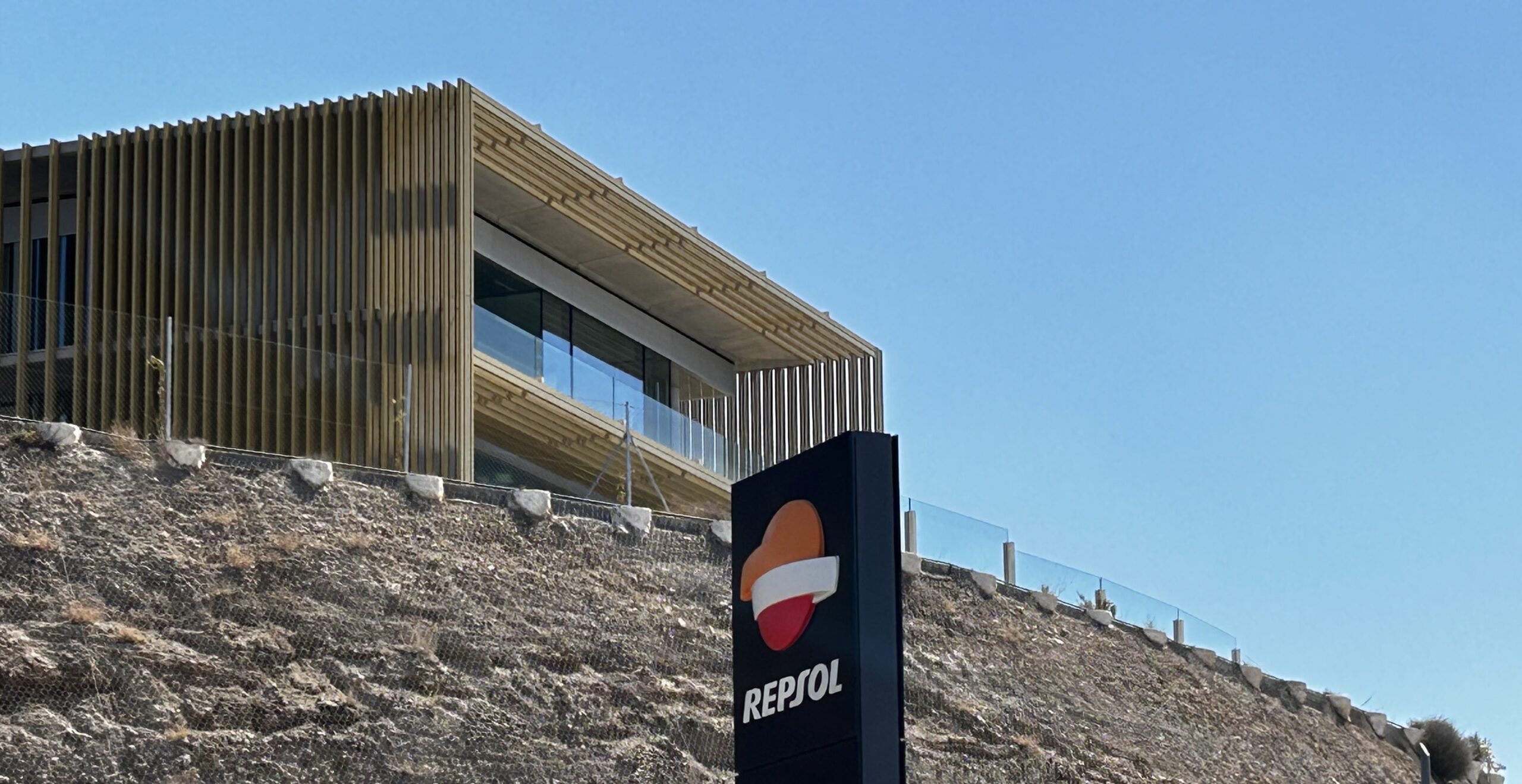 Repsol will bis 2027 an jeder zweiten Station grünen Kraftstoff anbieten