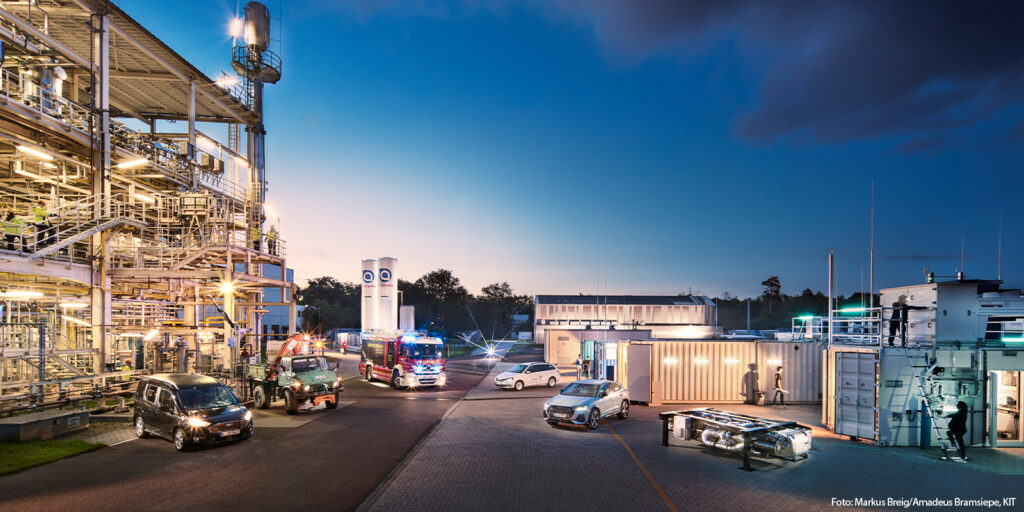 Mit den am KIT entwickelten reFuels – erneuerbare Kraftstoffe aus verschiedenen Verfahren – können Verbrennungsmotoren für alle Anwendungen laufen. (Foto: Markus Breig/Amadeus Bramsiepe, KIT)
